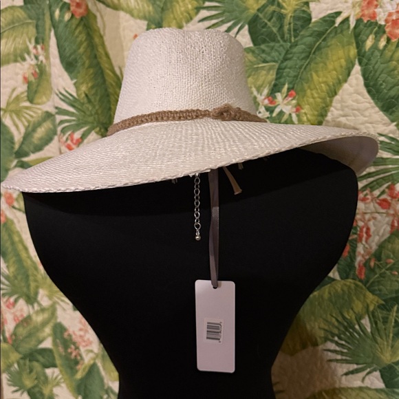 NIKKI BEACH Barbados Floppy Fedora Sun Hat in White with Cowrie Shells - Picture 4 of 13